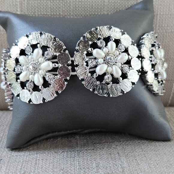 Monet Girls Bracelet PEARLS Forever Stretched Wrist Band Fashion Jewelry - Picture 12 of 15